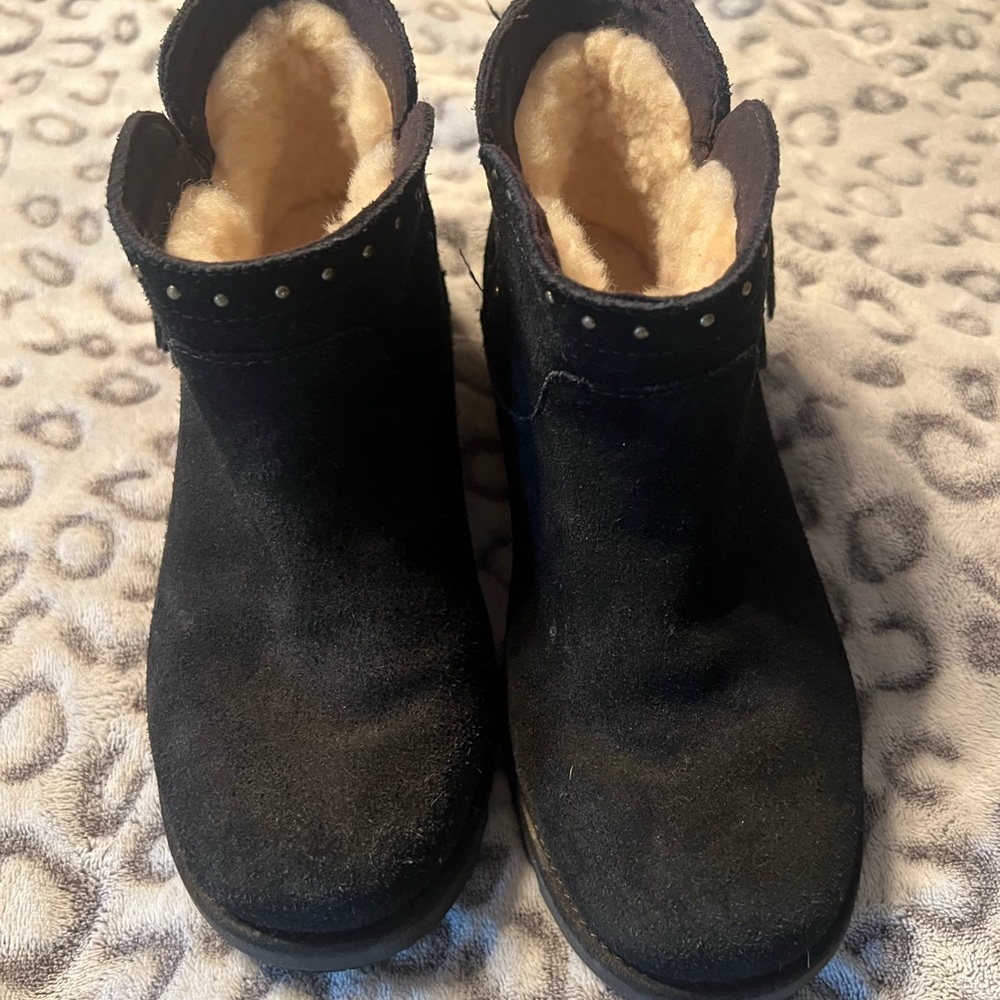 Girls Uggs size 3